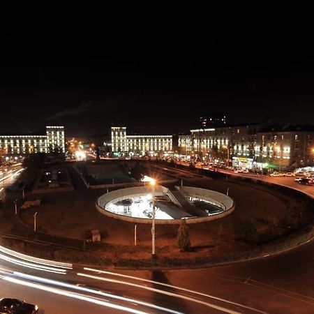 Квартира около станции метро с балконами Ереван Экстерьер фото