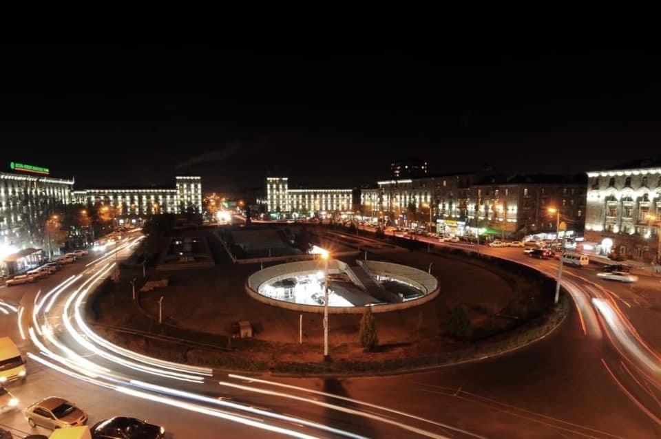 Квартира около станции метро с балконами Ереван Экстерьер фото