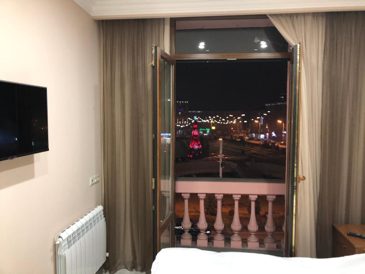 Квартира около станции метро с балконами Ереван Экстерьер фото