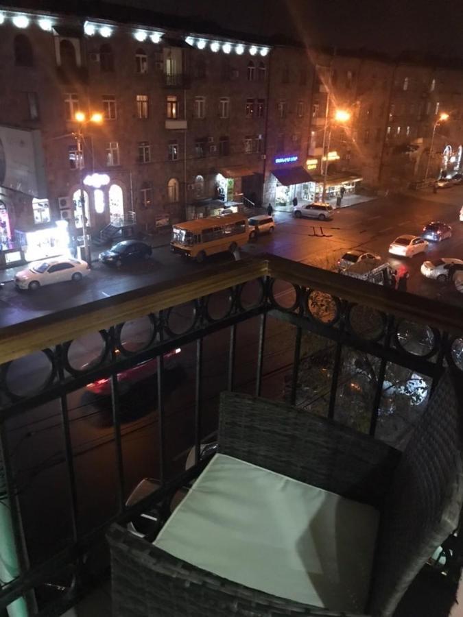 Квартира около станции метро с балконами Ереван Экстерьер фото